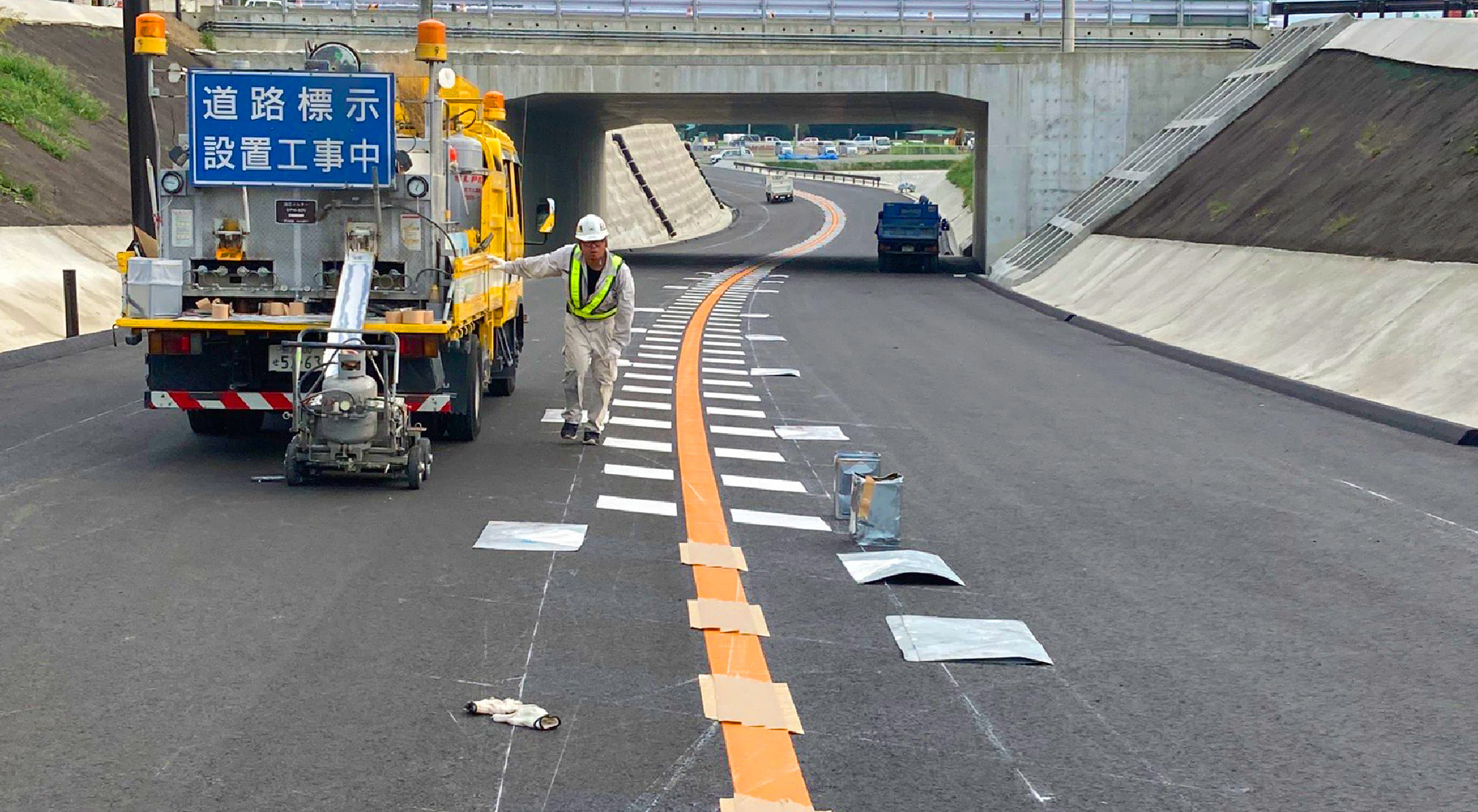 BUSINESS01区画線・路面標示工事